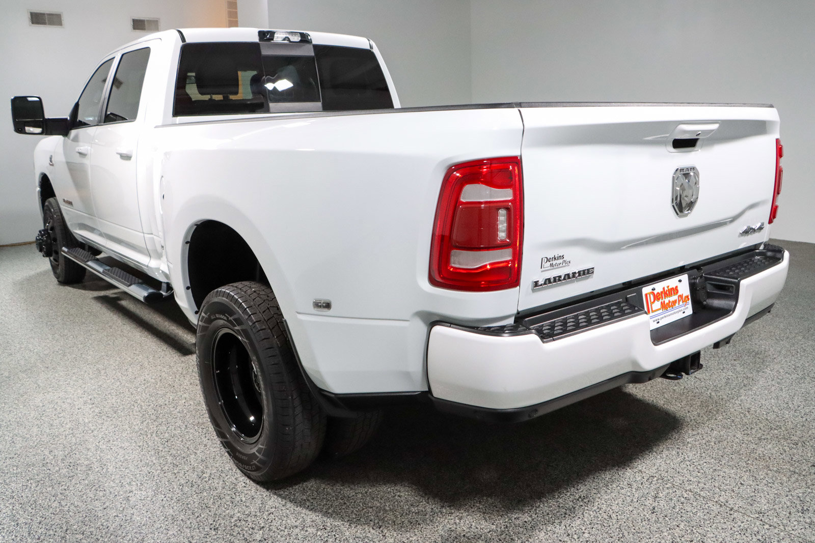 Used 2023 RAM 3500 Laramie AWD/4WD image 9