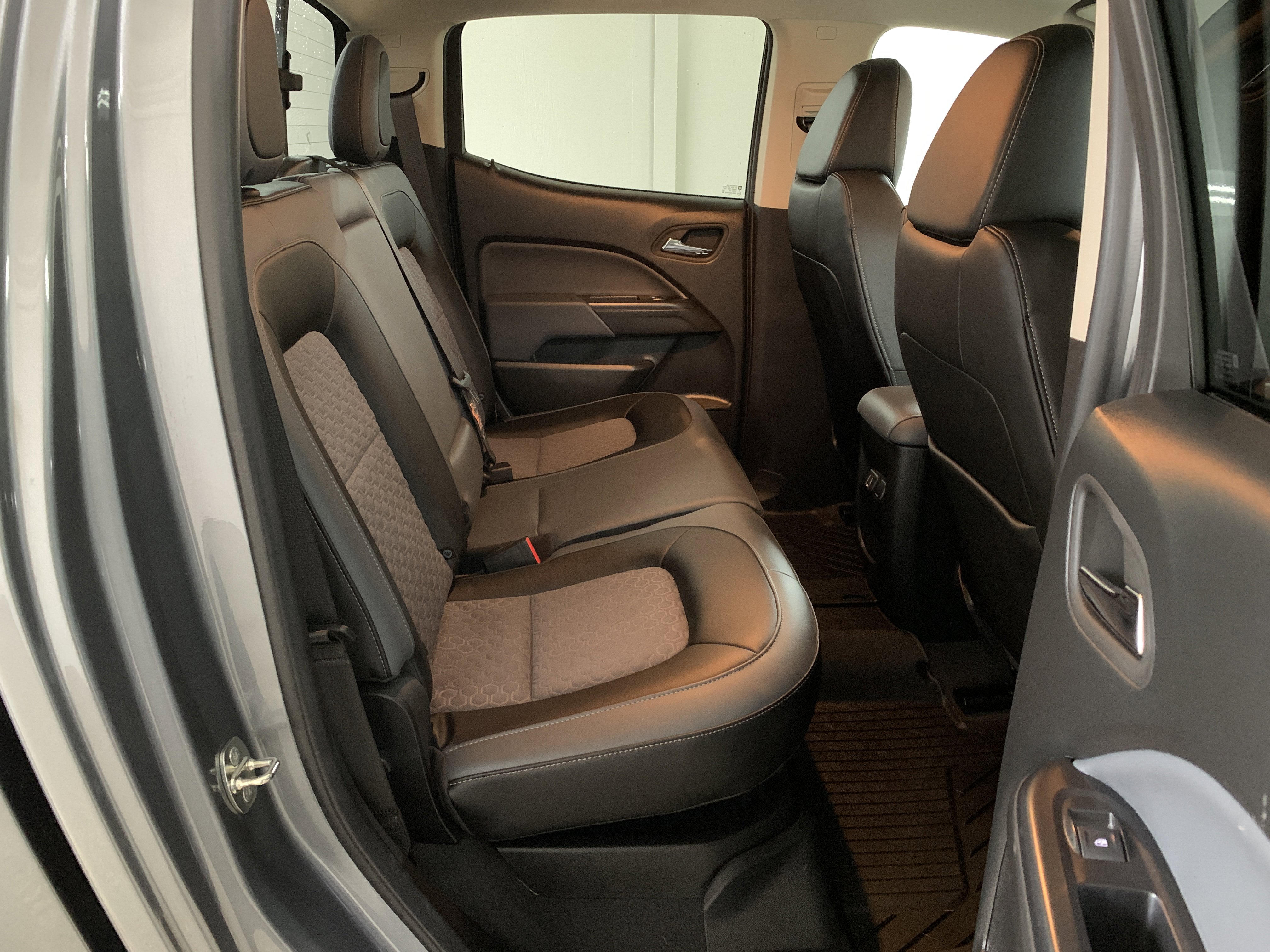 Used 2022 Chevrolet Colorado Z71 image 32