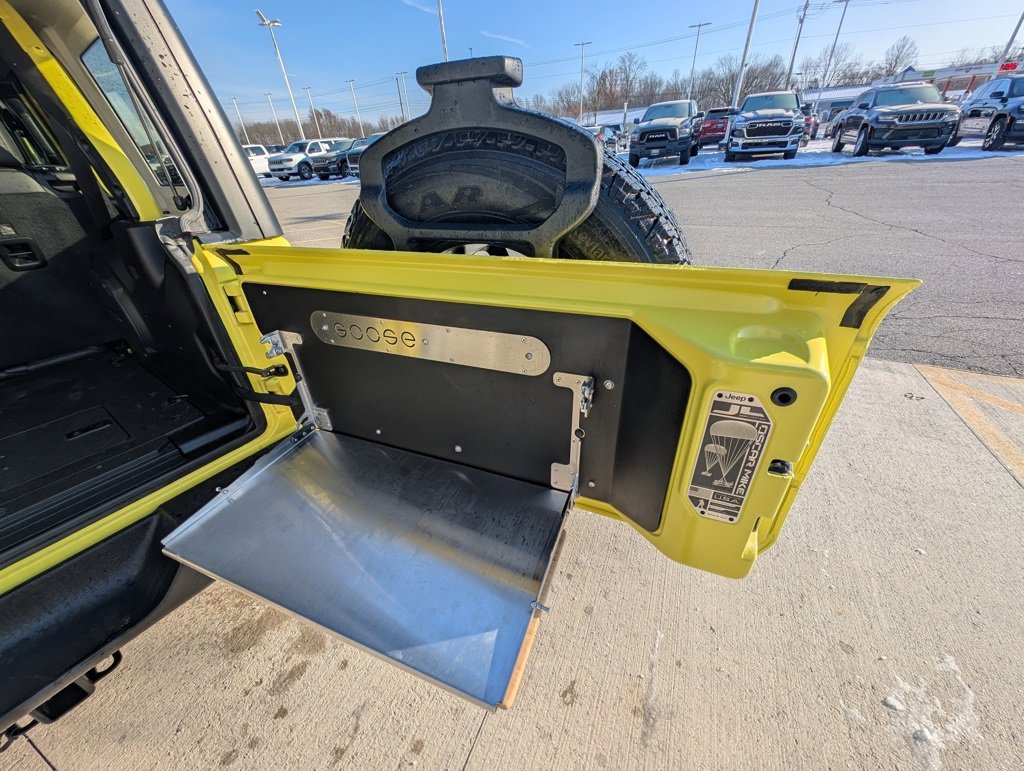 Used 2023 Jeep Wrangler Sport S image 15