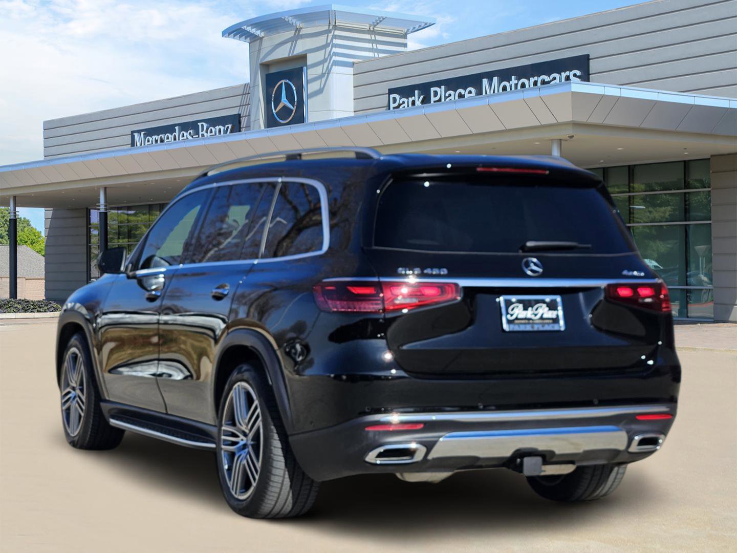 Certified 2025 Mercedes-Benz GLS 450 4MATIC image 4