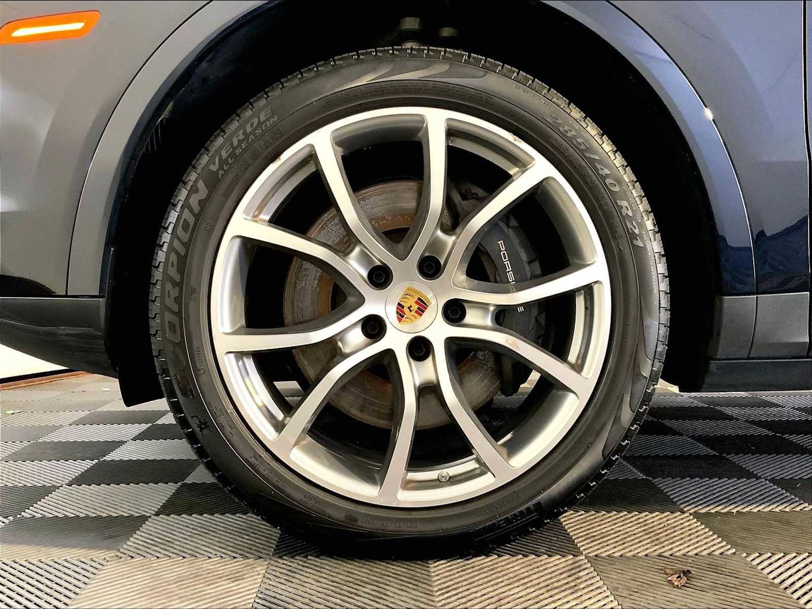 Certified 2023 Porsche Cayenne Platinum Edition AWD/4WD image 11
