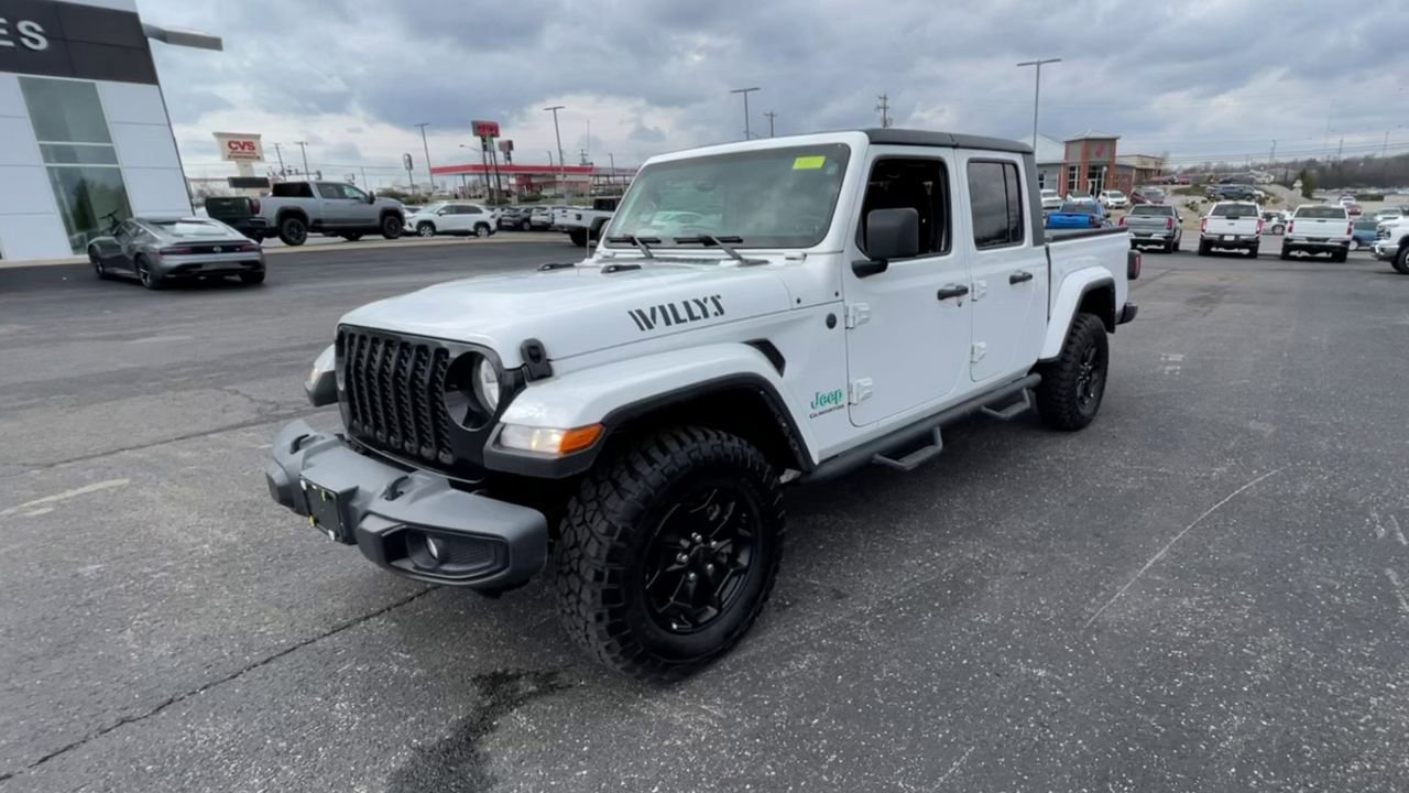 Used 2022 Jeep Gladiator Willys AWD/4WD image 5