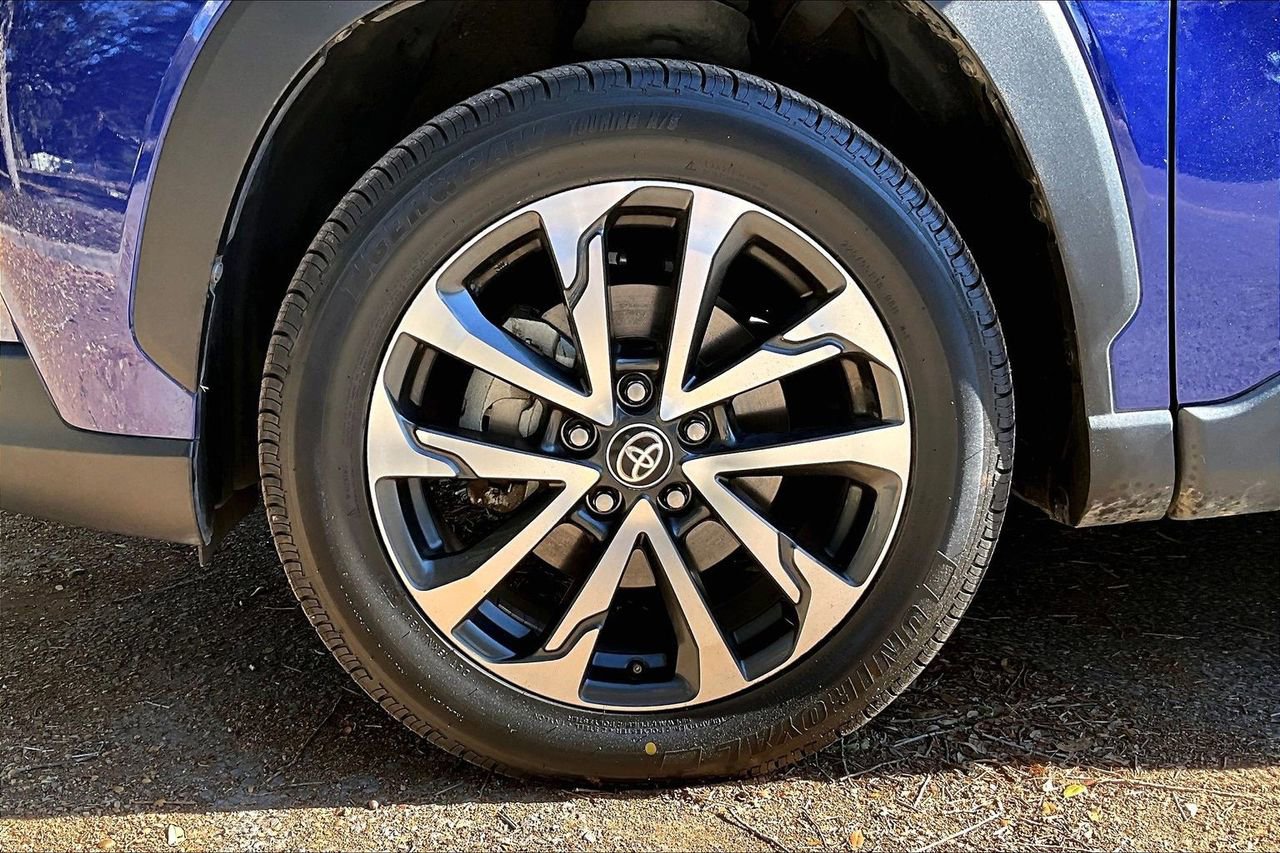 Used 2024 Toyota Corolla Cross XLE image 31