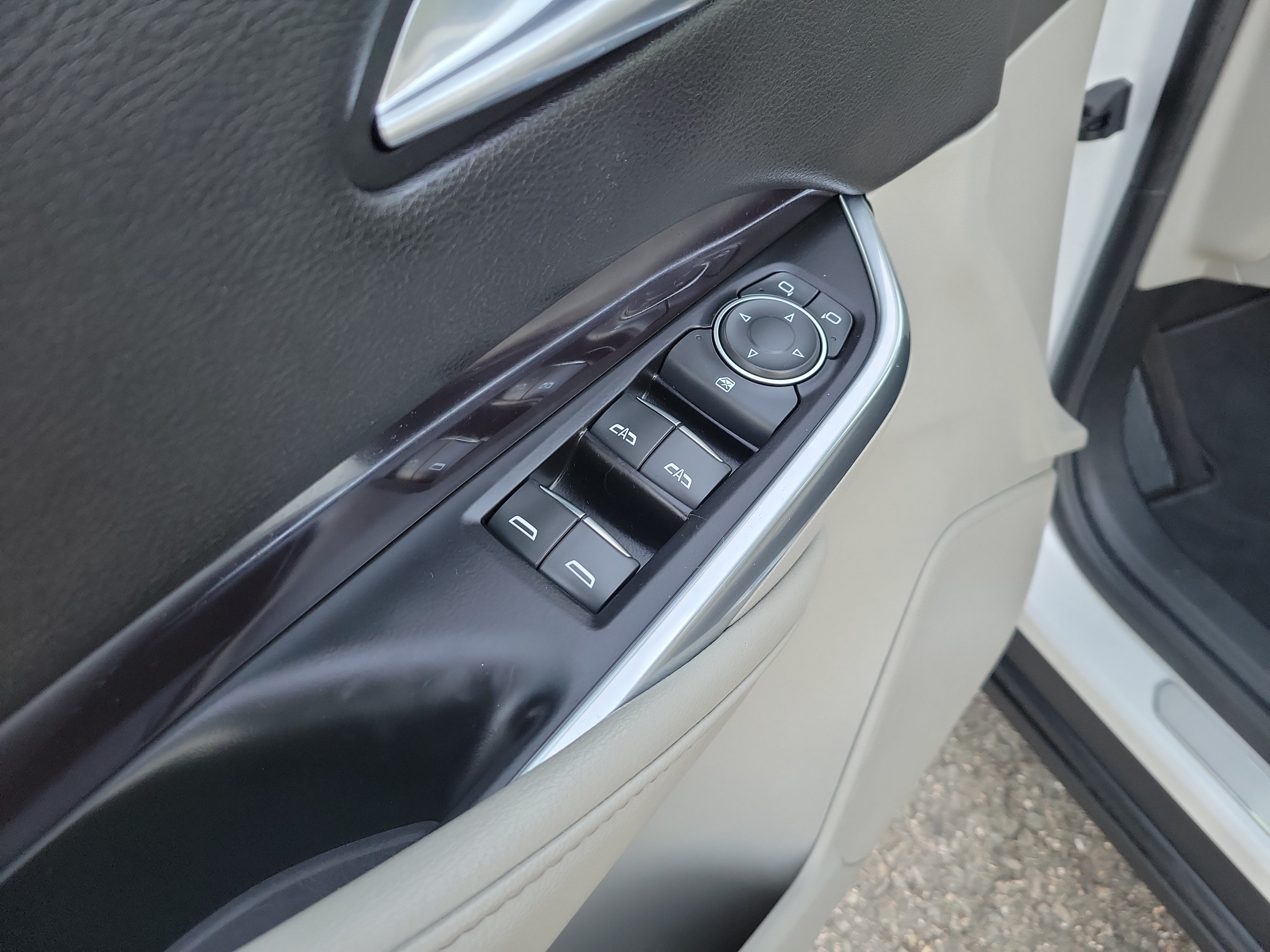 Used 2020 Cadillac XT4 Luxury w/ Cold Weather Package FWD image 20