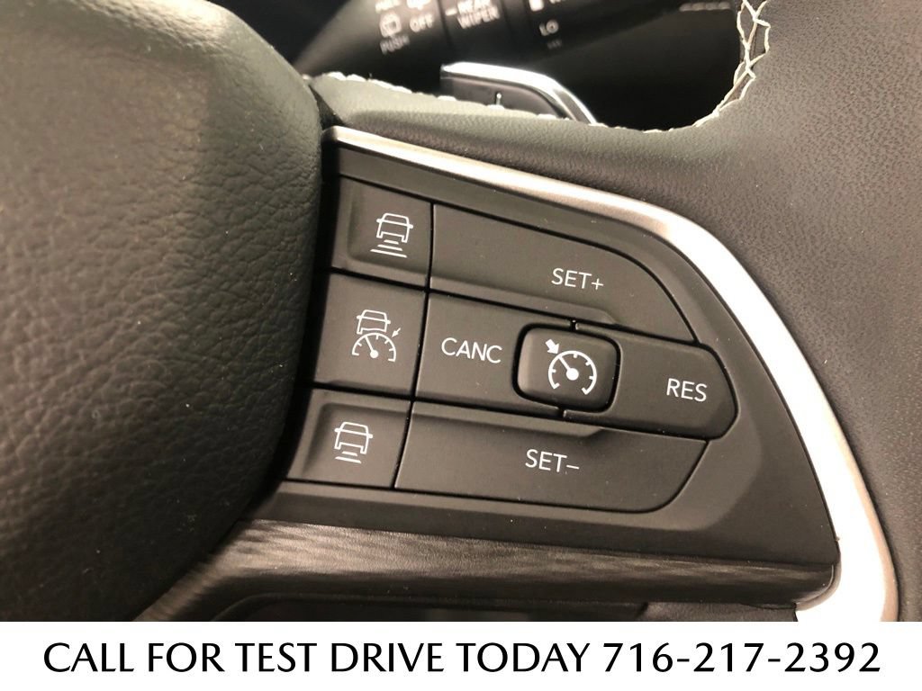 Used 2024 Jeep Grand Cherokee Laredo AWD/4WD image 21