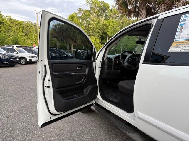 Used 2015 Nissan Titan SV RWD image 9