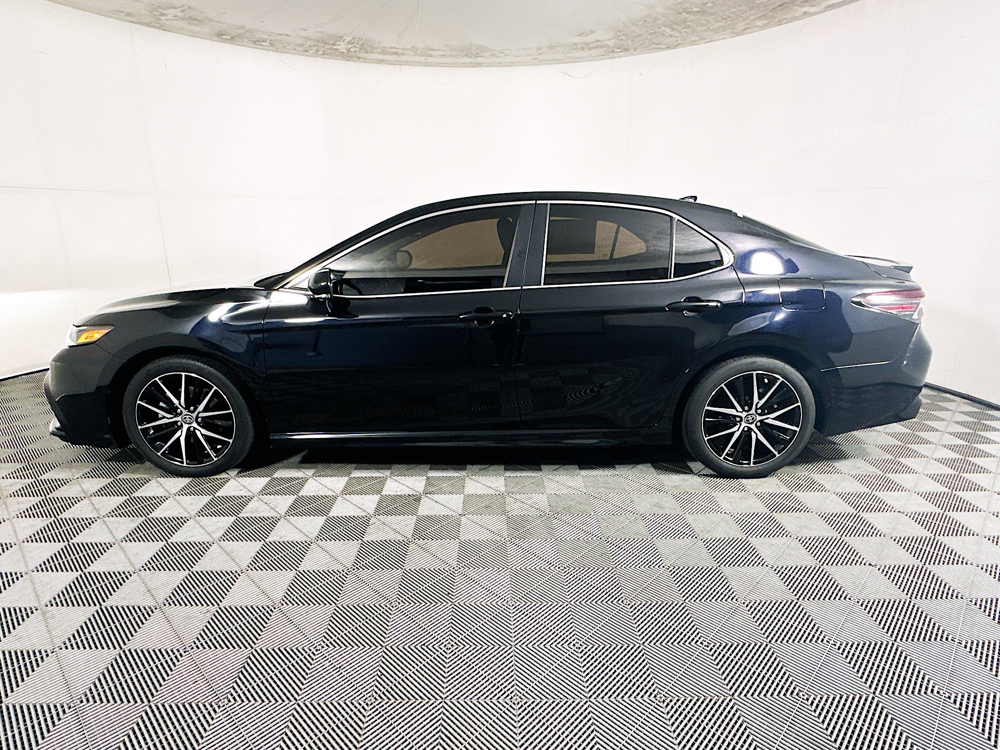 Used 2023 Toyota Camry SE w/ Audio Upgrade Package FWD image 6