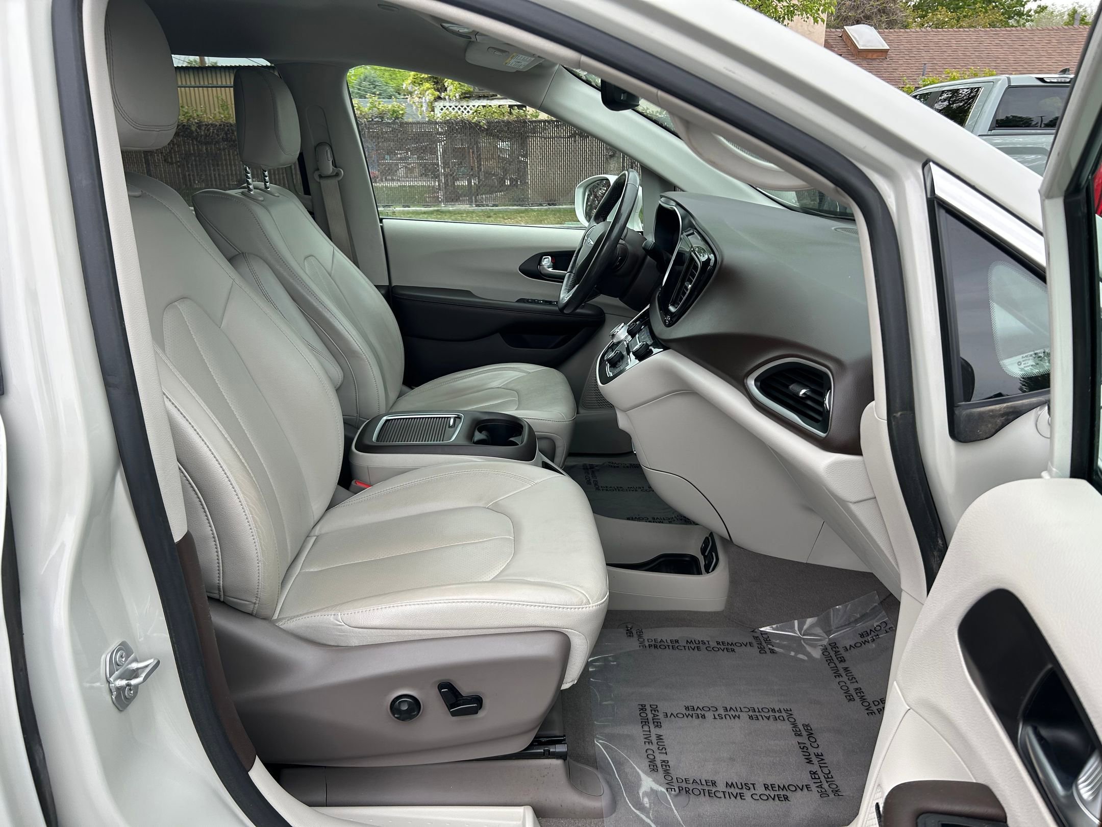 Used 2020 Chrysler Pacifica Touring-L Plus w/ Tire & Wheel Group image 31