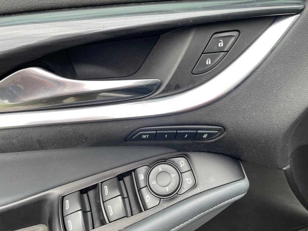 Used 2019 Buick Enclave Premium w/ Experience Buick Package FWD image 5