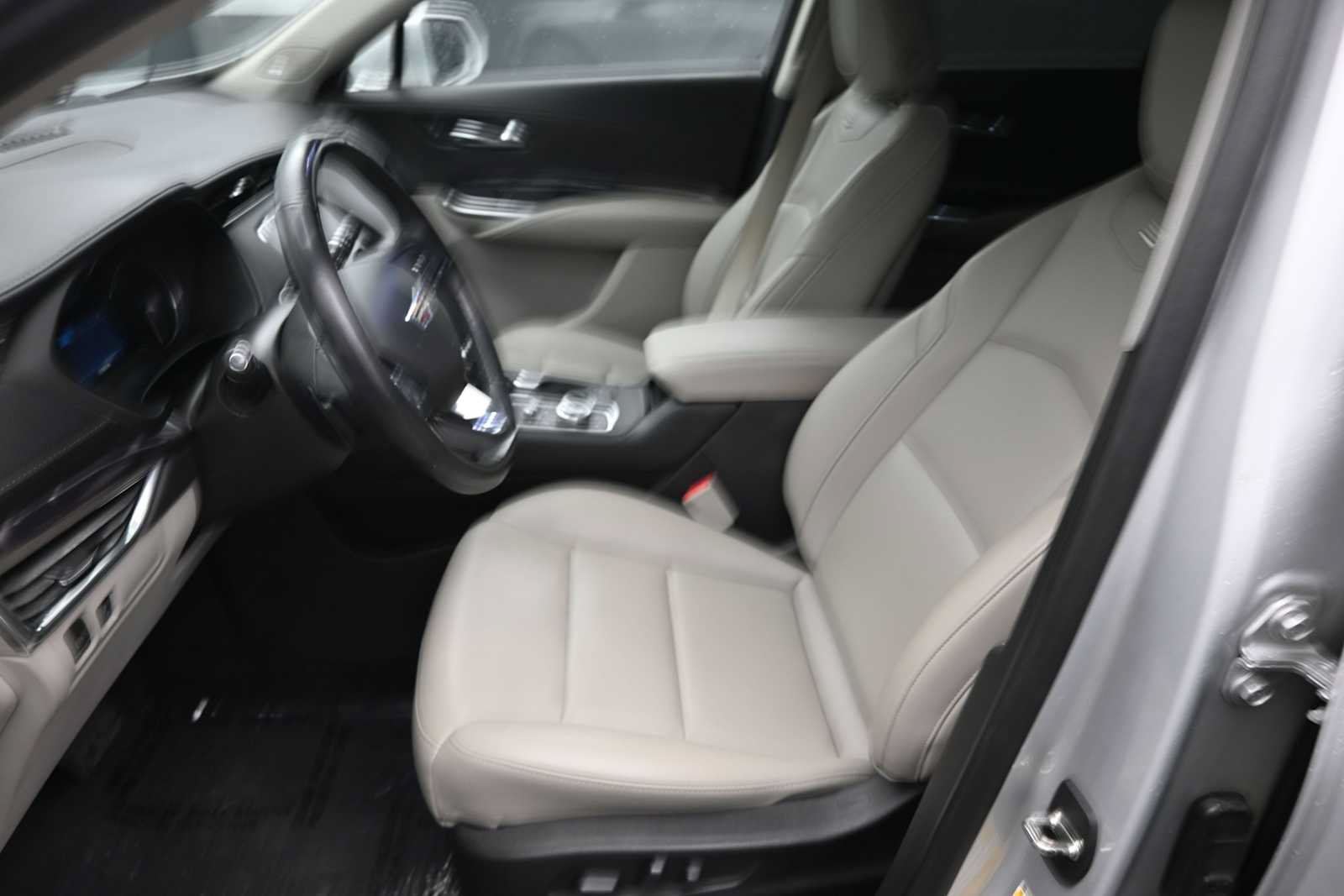 Used 2019 Cadillac XT4 Luxury w/ Cold Weather Package AWD/4WD image 13