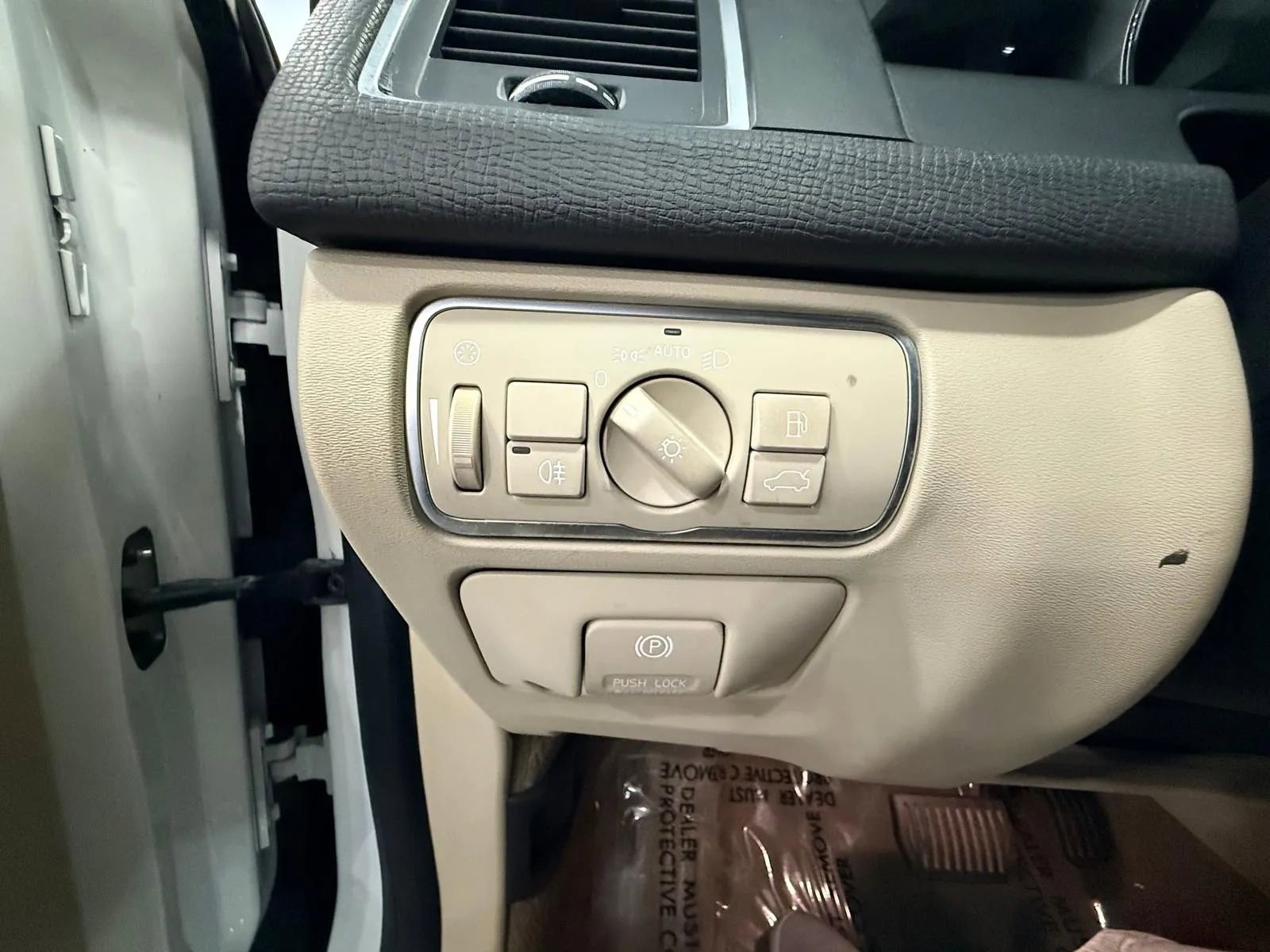 Used 2015 Volvo XC60 T5 Premier image 26