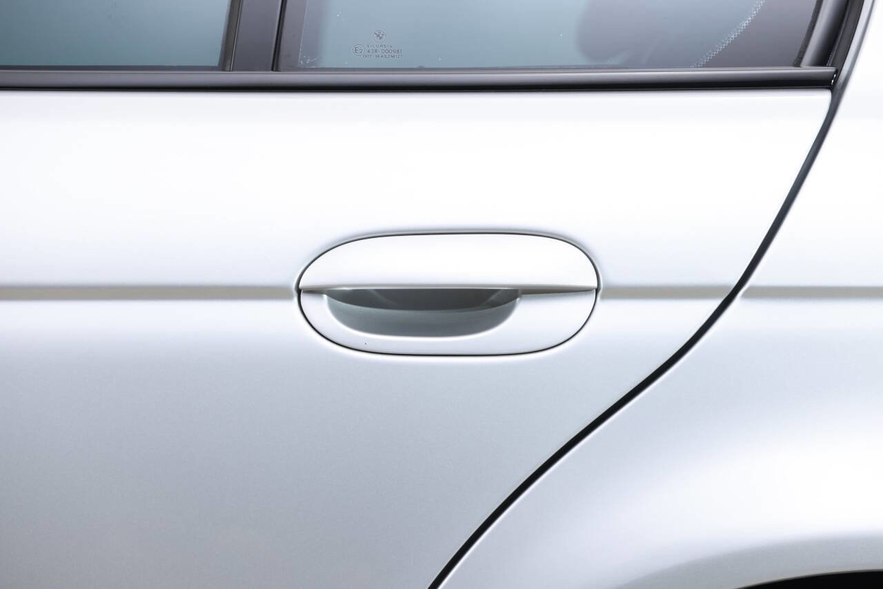 Used 2003 BMW M5 image 38