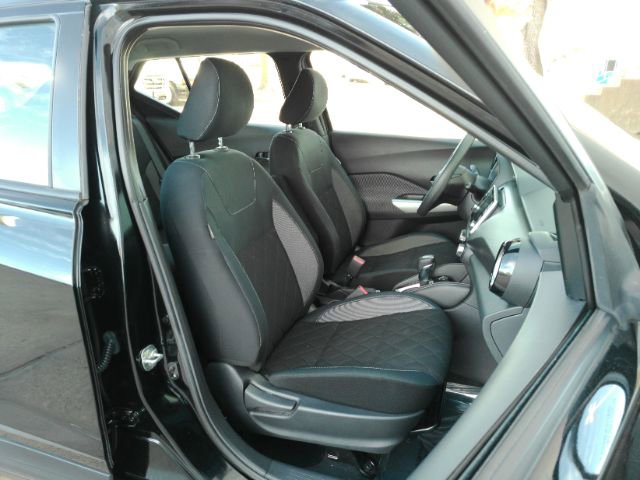 Used 2018 Nissan Kicks SV image 20