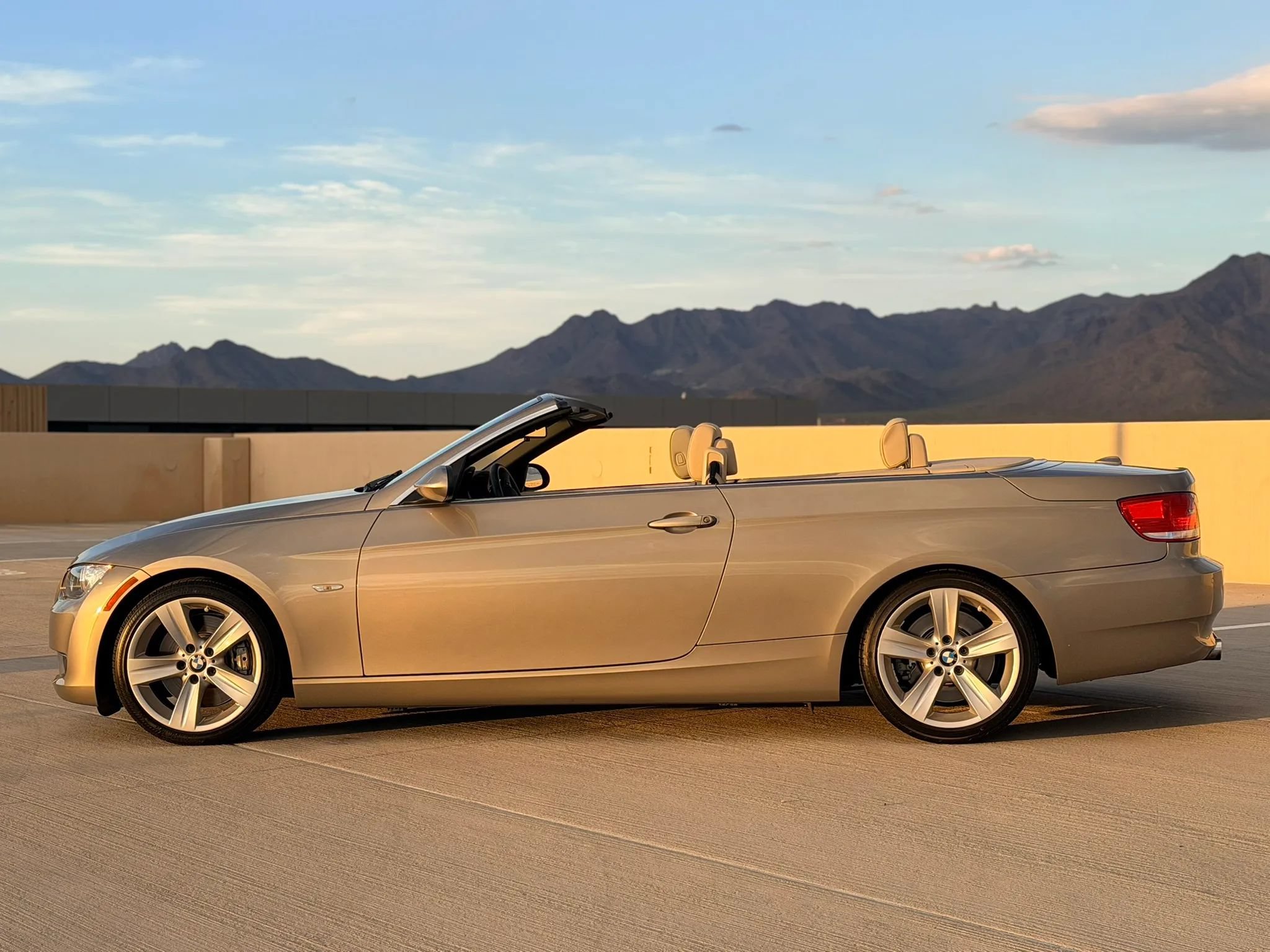 Used 2009 BMW 335i Convertible RWD image 2