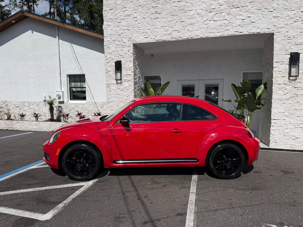 Used 2012 Volkswagen Beetle Turbo FWD image 2