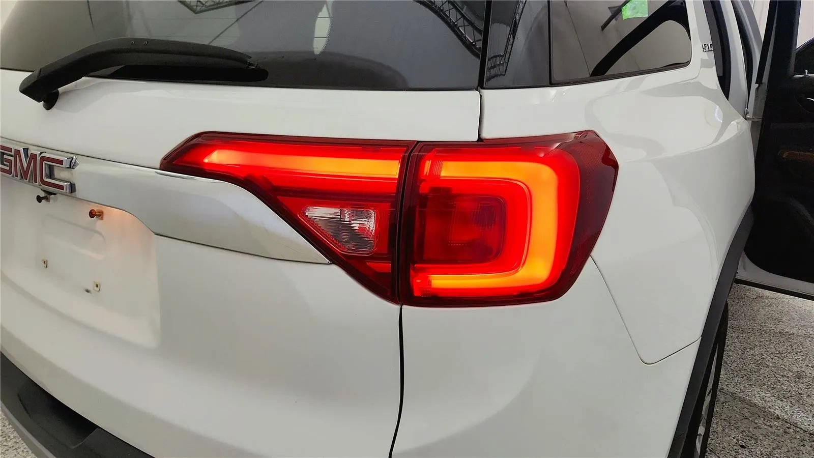 Used 2017 GMC Acadia SLE FWD image 15