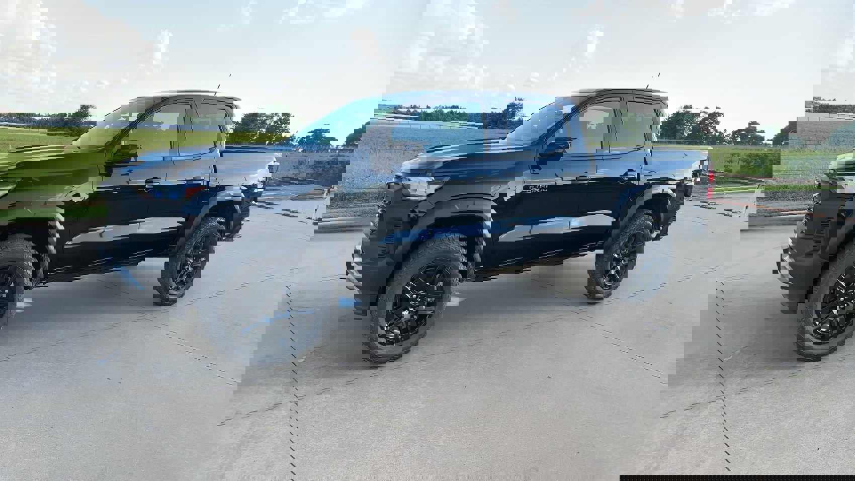 New 2025 Chevrolet Colorado Trail Boss w/ Midnight Edition image 4