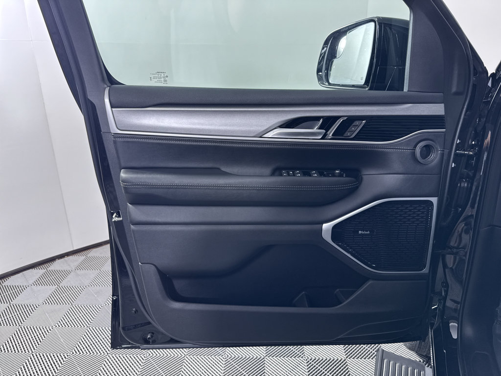 New 2026 Jeep Grand Wagoneer L Limited AWD/4WD image 32