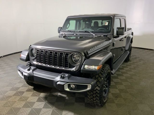 Used 2025 Jeep Gladiator Sport image 4