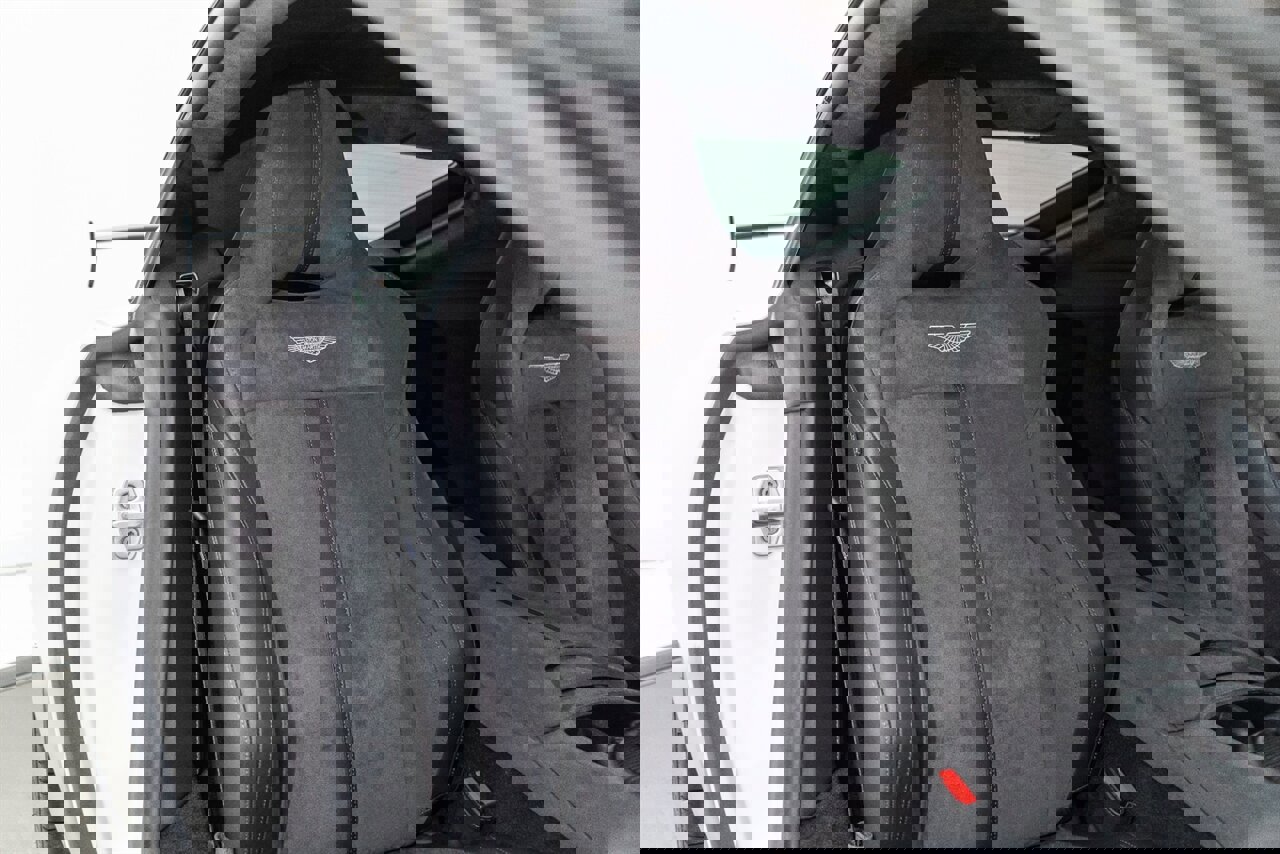 Used 2023 Aston Martin V8 Vantage Coupe image 35