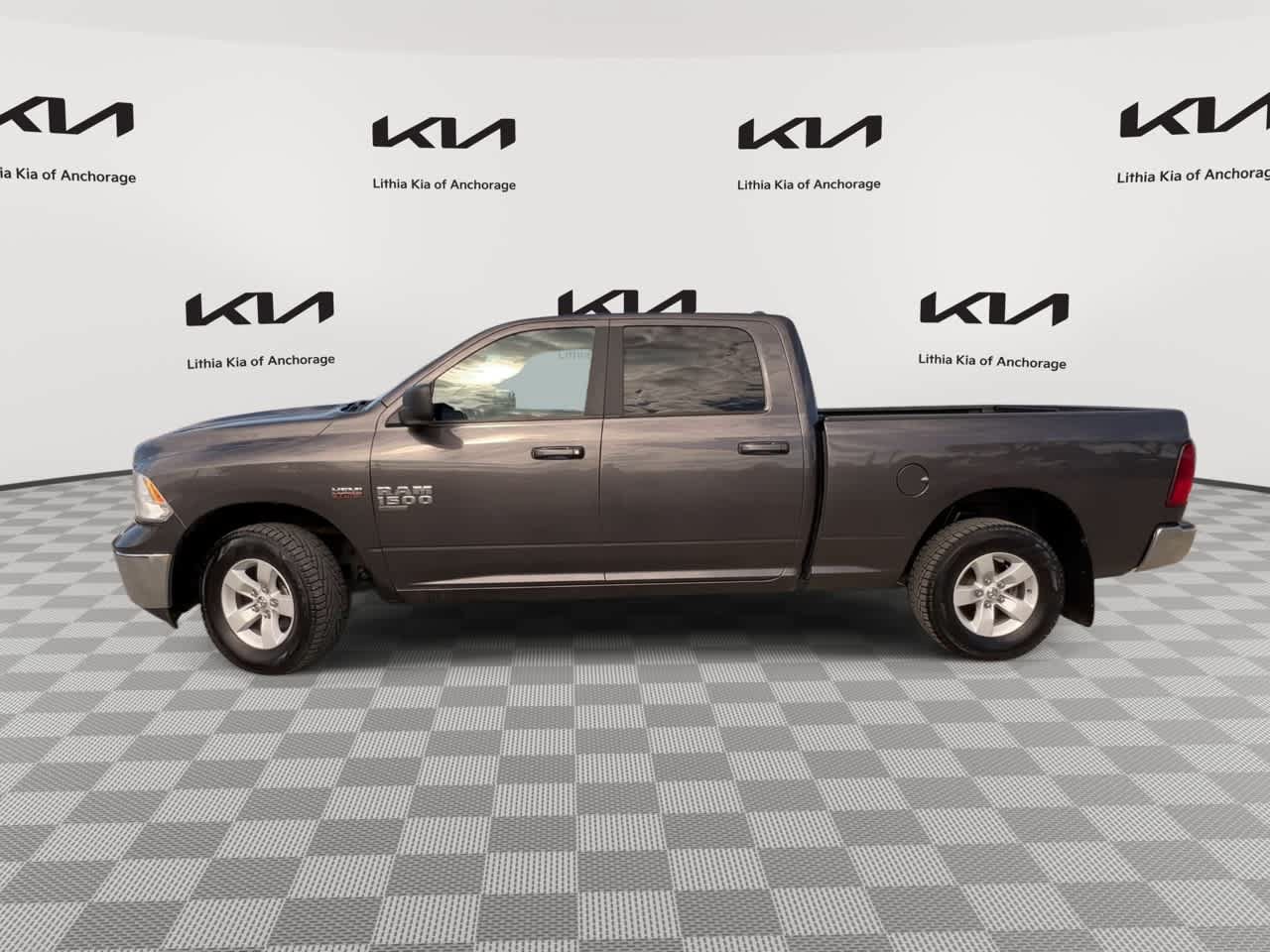 Used 2019 RAM 1500 Classic SLT AWD/4WD image 5