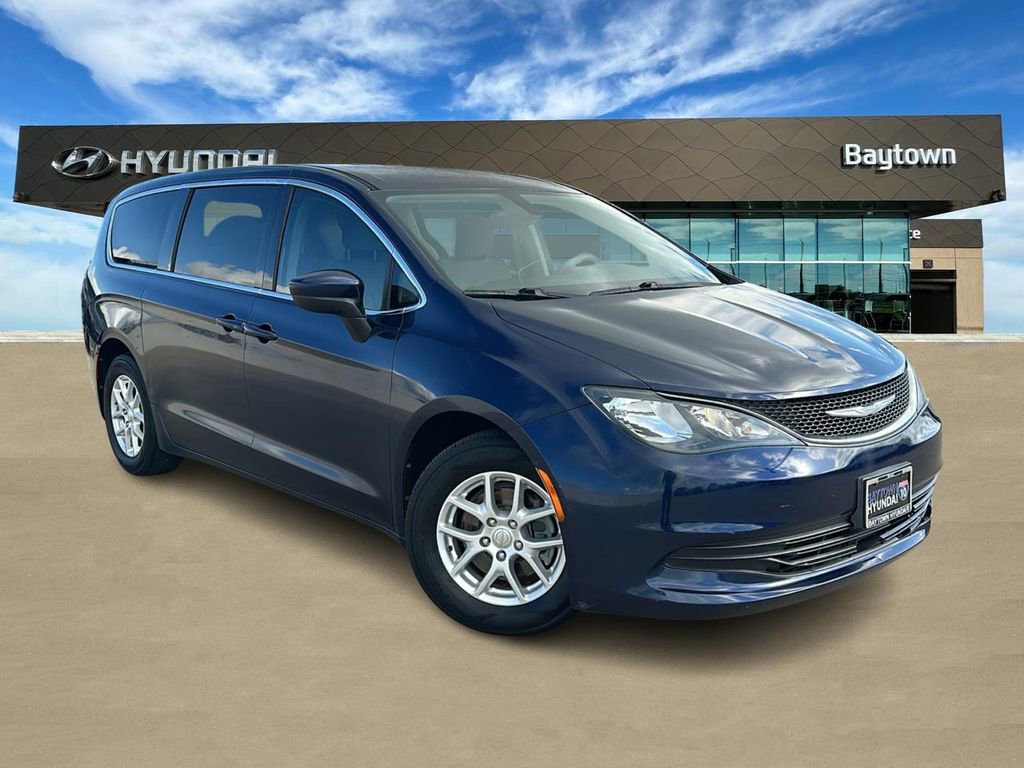 Used 2017 Chrysler Pacifica LX image 1