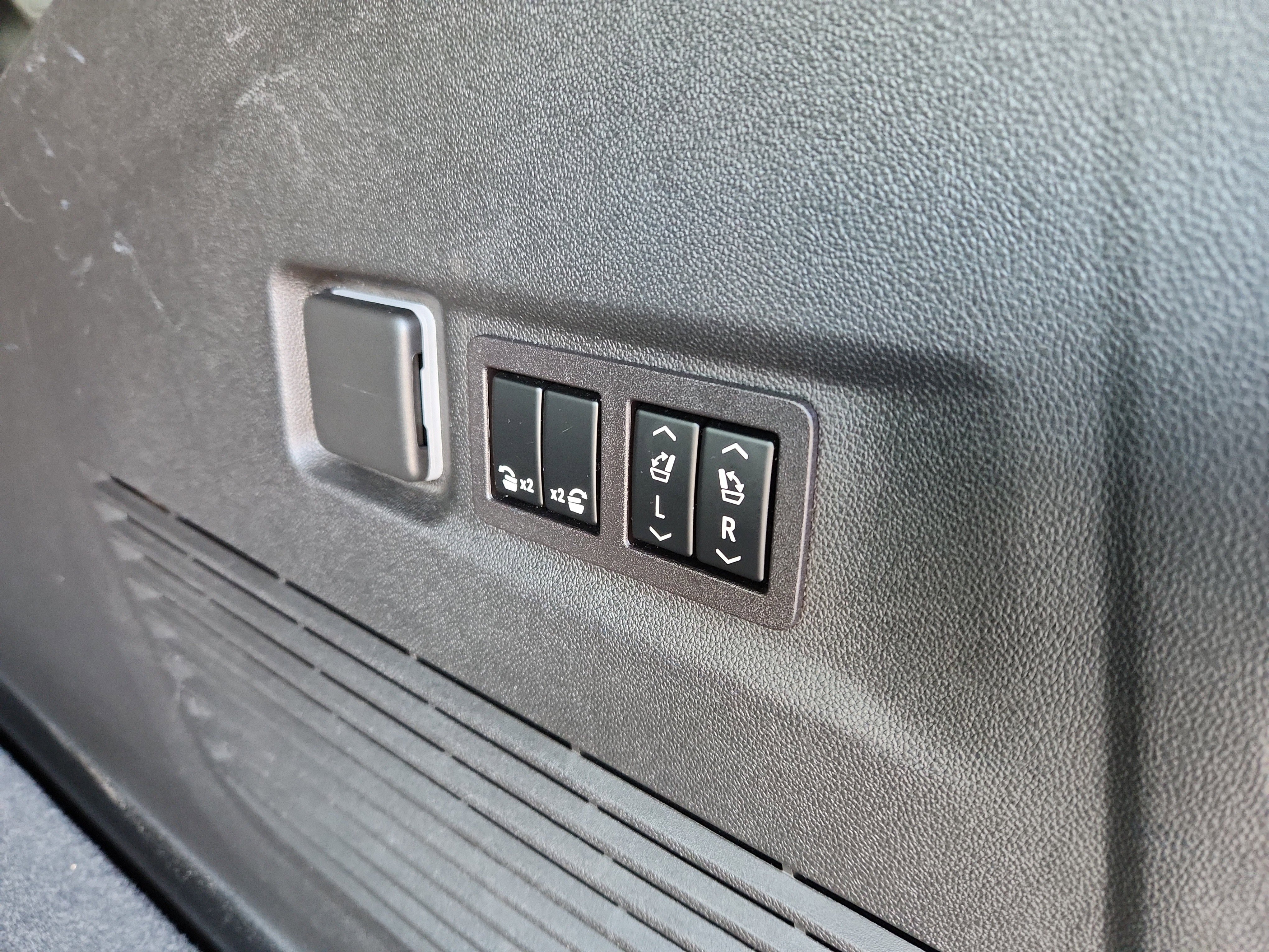 Used 2023 Chevrolet Suburban Z71 w/ Z71 Off-Road Package image 57