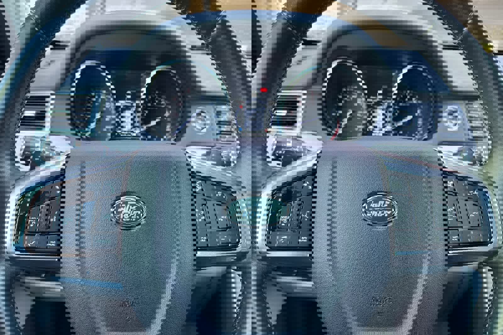 Used 2017 Land Rover Discovery Sport SE image 25