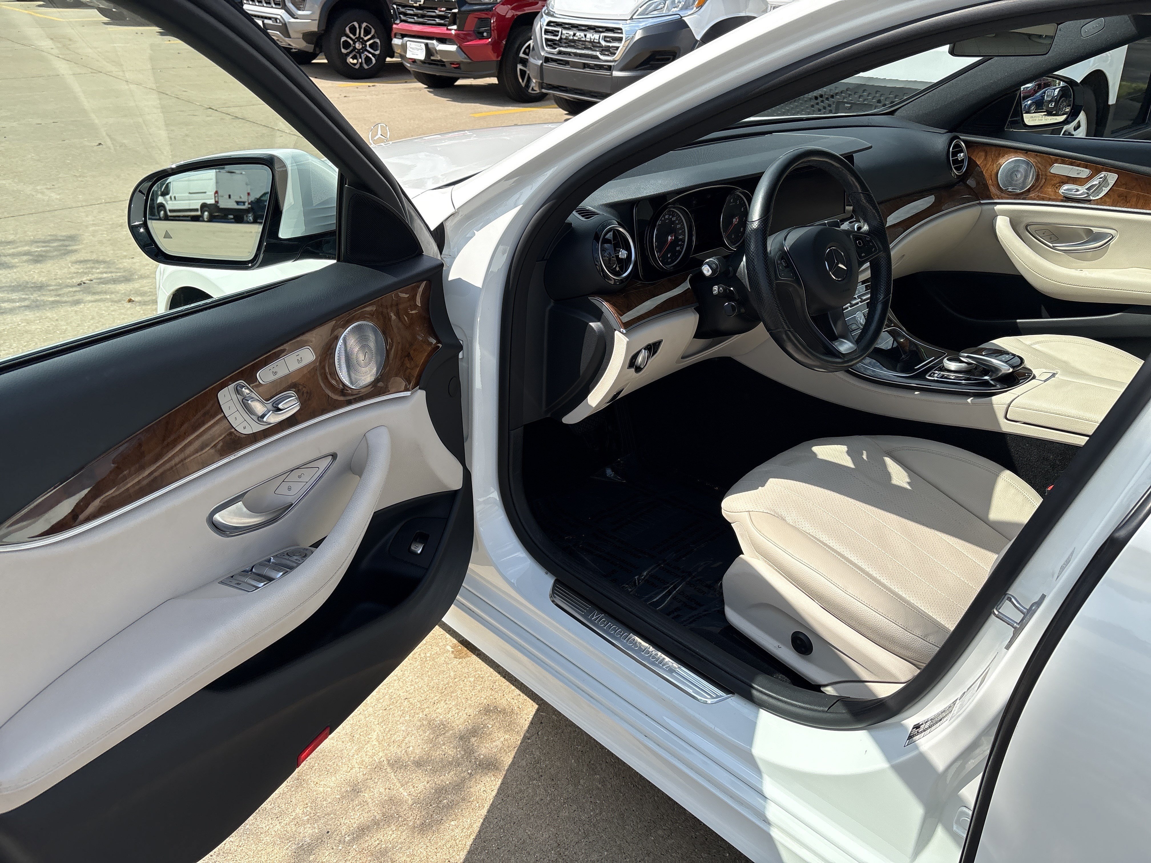 Used 2017 Mercedes-Benz E 300 4MATIC image 14