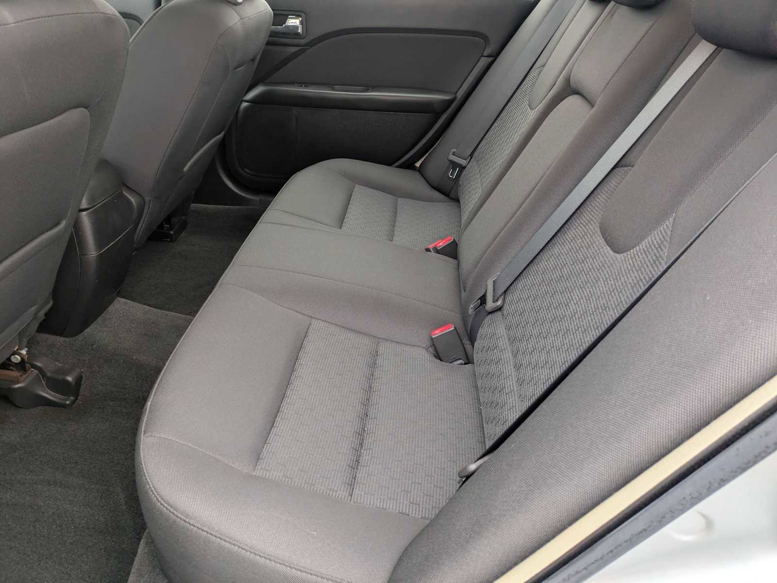 Used 2010 Ford Fusion SE image 16