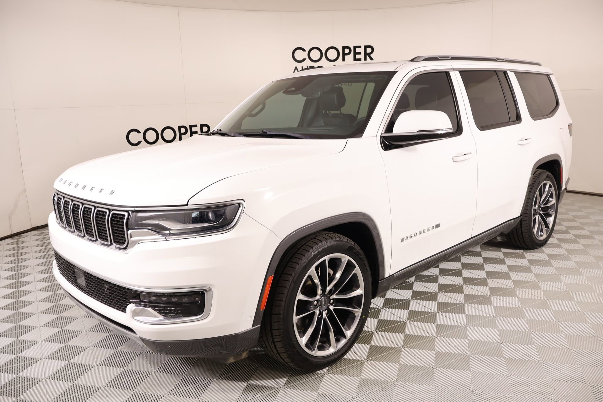 Used 2022 Jeep Wagoneer Series III w/ Premium Group I AWD/4WD image 11