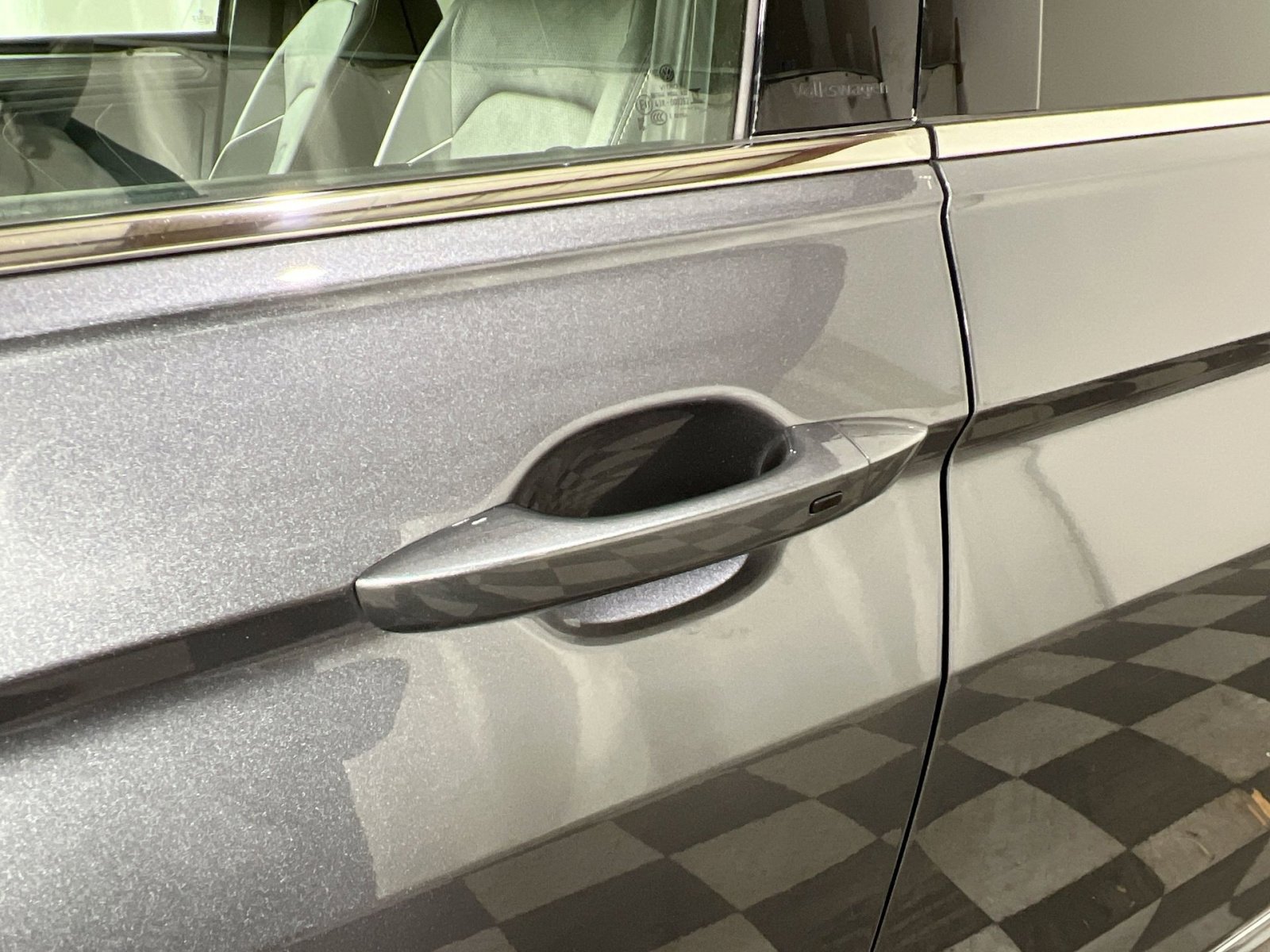 Used 2024 Volkswagen Tiguan SEL R-Line image 15