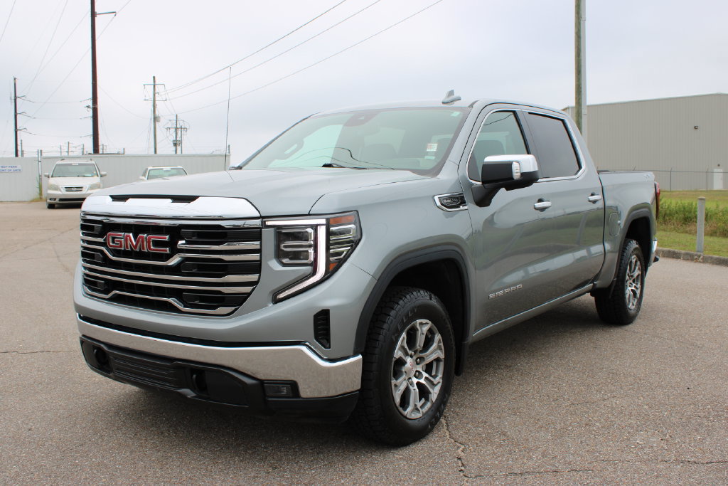 Used 2025 GMC Sierra 1500 SLT AWD/4WD image 2
