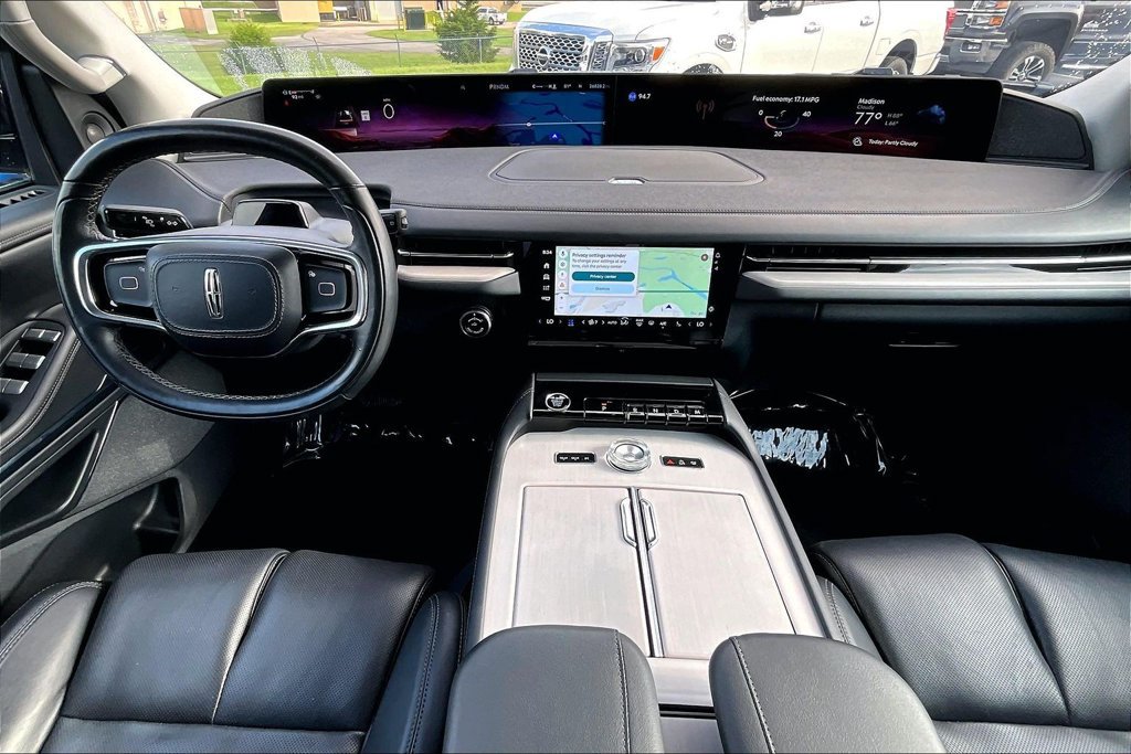 Used 2025 Lincoln Navigator Reserve AWD/4WD image 9