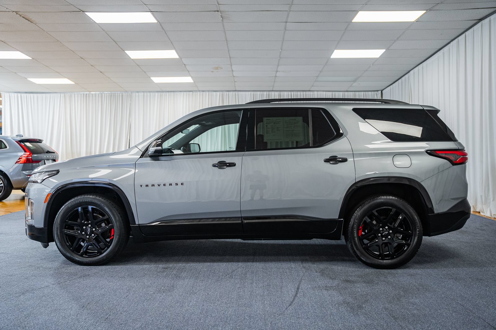 Used 2023 Chevrolet Traverse Premier w/ Redline Edition AWD/4WD image 5