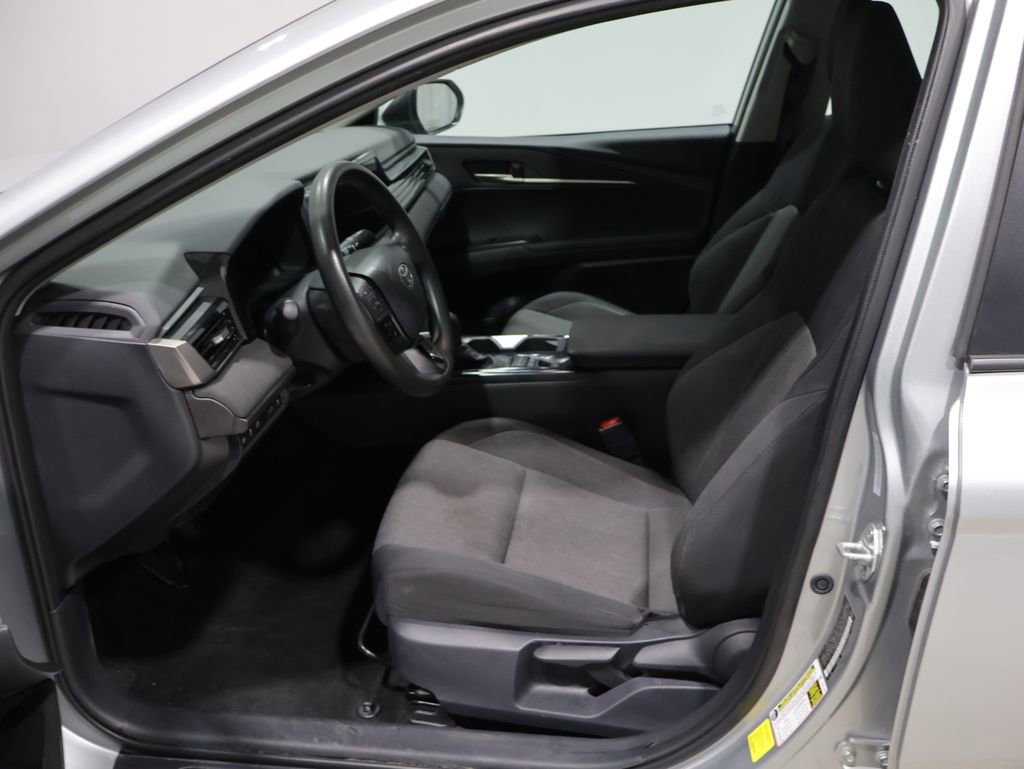 Used 2025 Toyota Camry LE image 9
