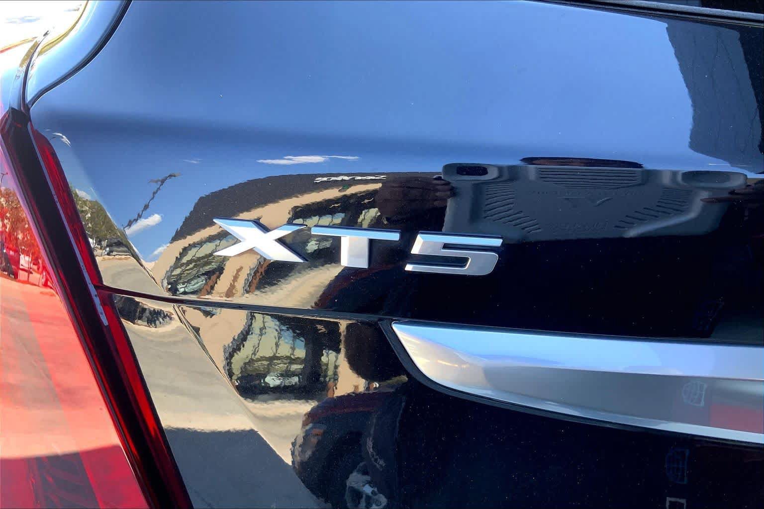 Used 2020 Cadillac XT5 Premium Luxury AWD/4WD image 33
