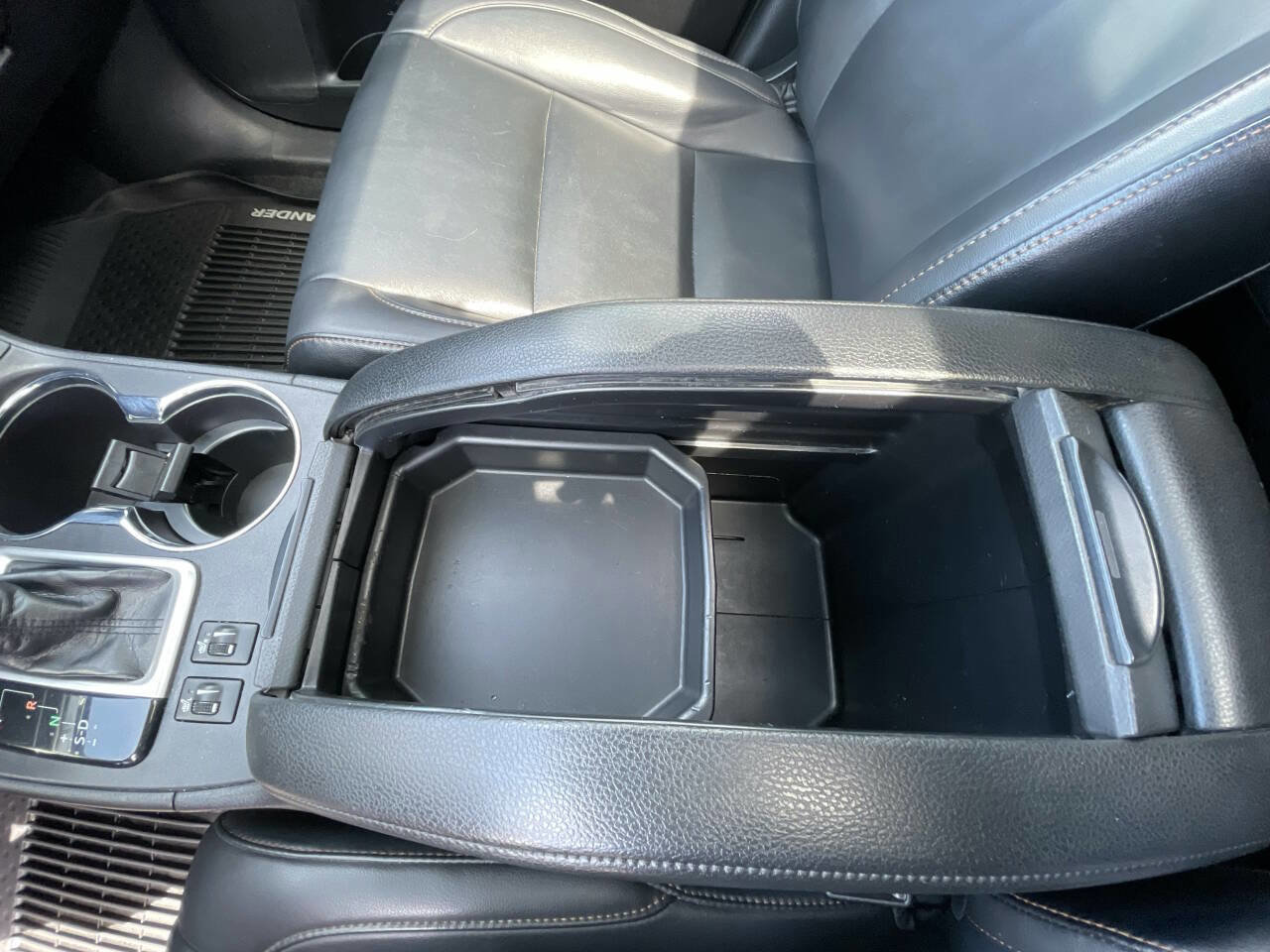 Used 2019 Toyota Highlander XLE AWD/4WD image 24