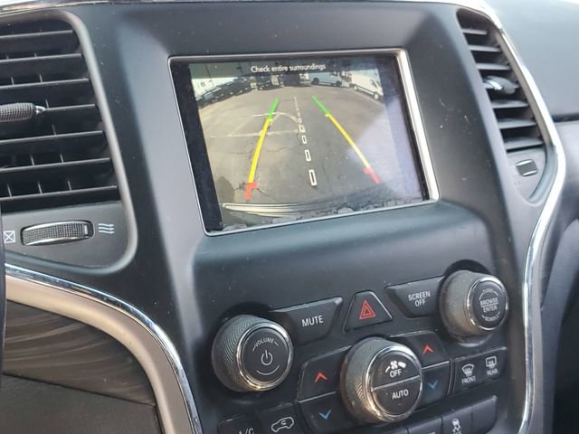 Used 2019 Jeep Grand Cherokee Laredo AWD/4WD image 14