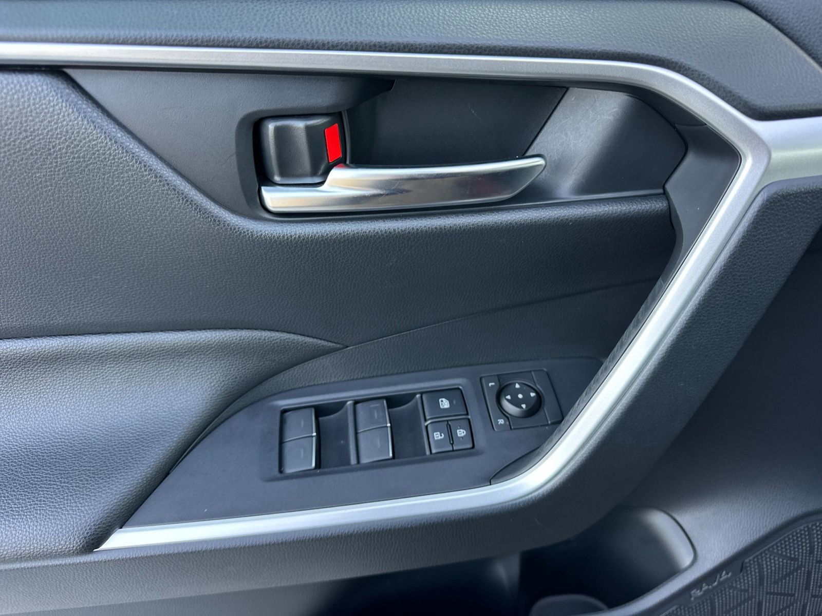 Used 2025 Toyota RAV4 XLE Premium FWD image 11