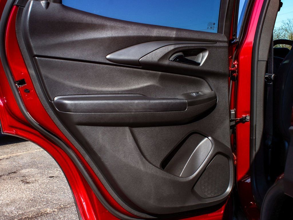 Used 2025 Chevrolet TrailBlazer RS w/ Convenience Package image 11
