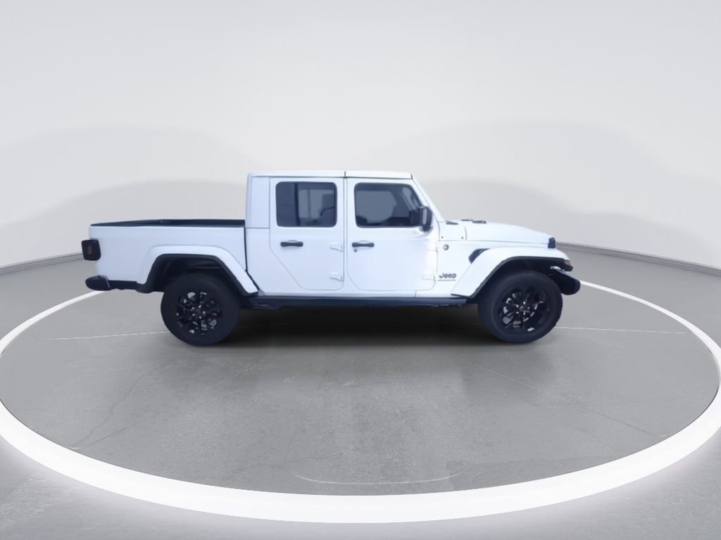 Used 2025 Jeep Gladiator Sport image 4