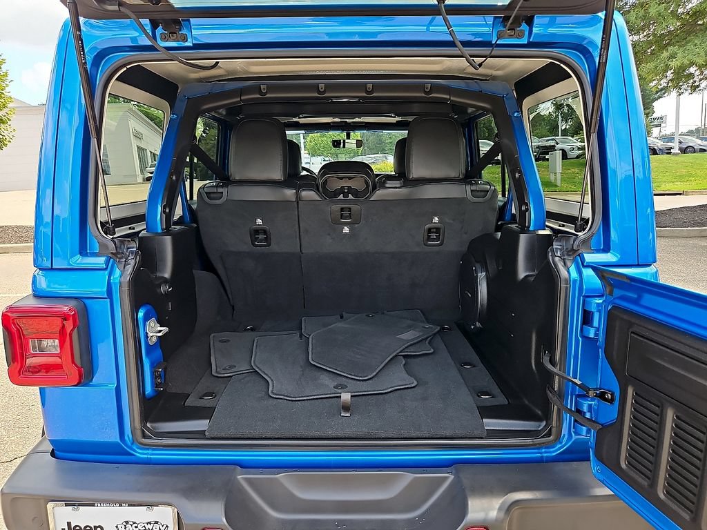 Used 2022 Jeep Wrangler Unlimited Sahara AWD/4WD image 29