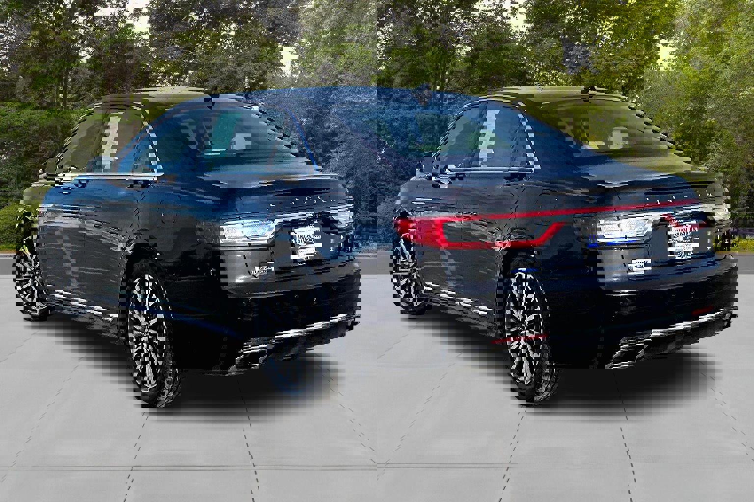 Used 2019 Lincoln Continental Select image 4