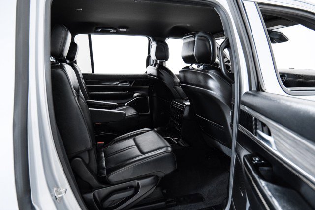 Used 2024 Jeep Wagoneer Series II image 37