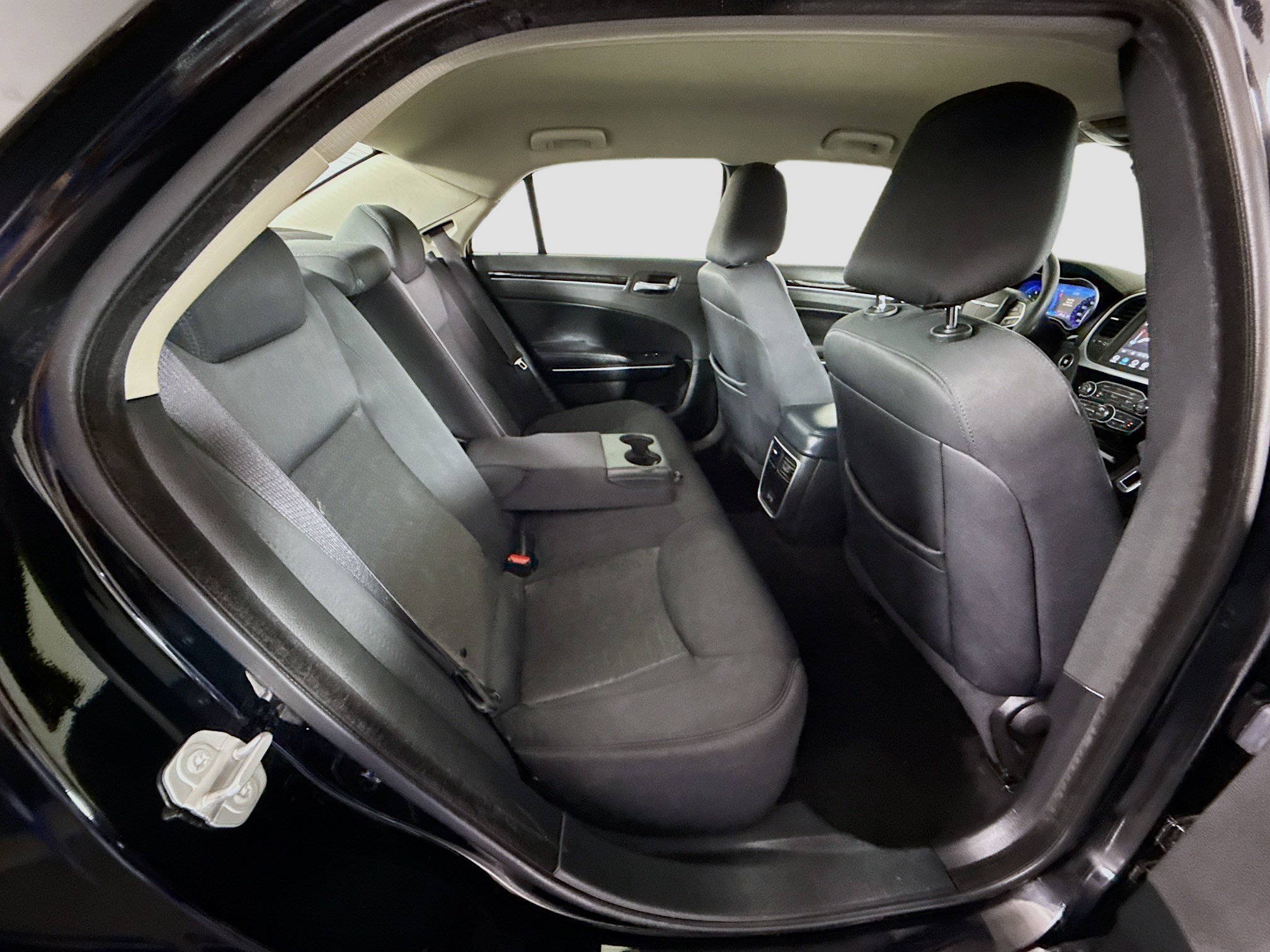 Used 2023 Chrysler 300 Touring w/ Safetytec Plus Group RWD image 27