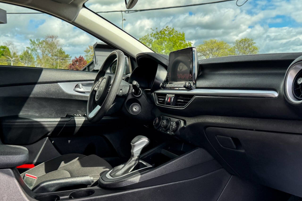 Used 2022 Kia Forte LXS w/ LXS Technology Package FWD image 13