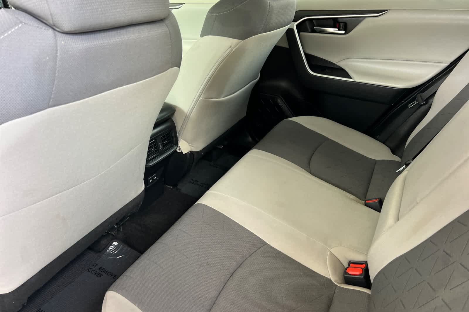 Used 2022 Toyota RAV4 XLE AWD/4WD image 4
