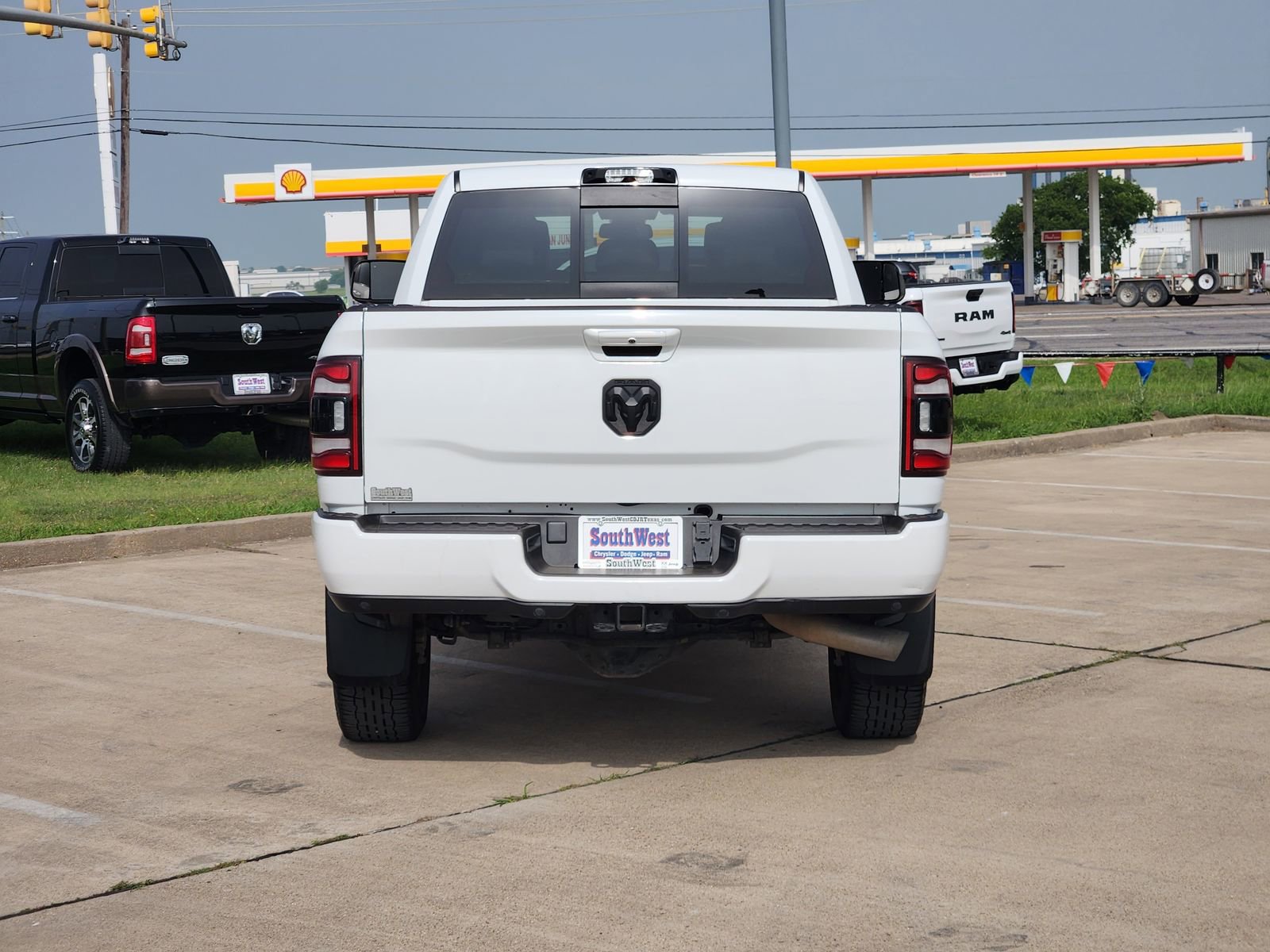 Used 2022 RAM 2500 Laramie w/ Night Edition AWD/4WD image 8