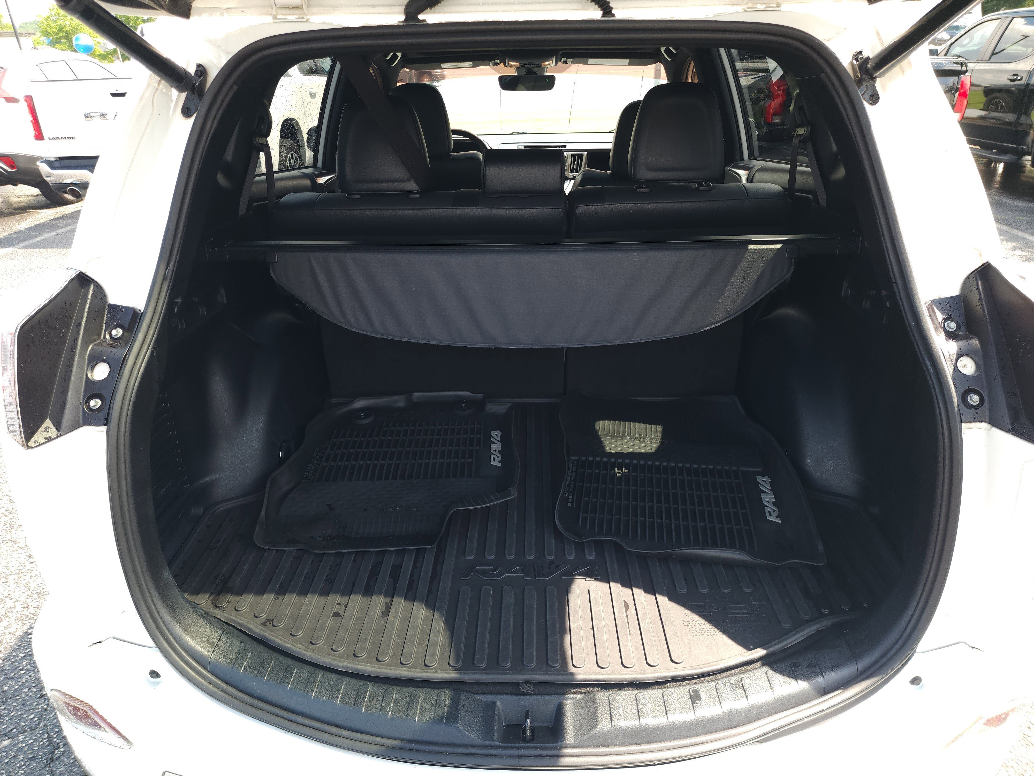 Used 2018 Toyota RAV4 SE w/ Power Extra Value Package AWD/4WD image 6